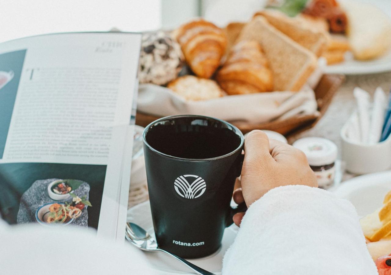 City Centre Rotana Doha Bagian luar foto A reusable coffee cup