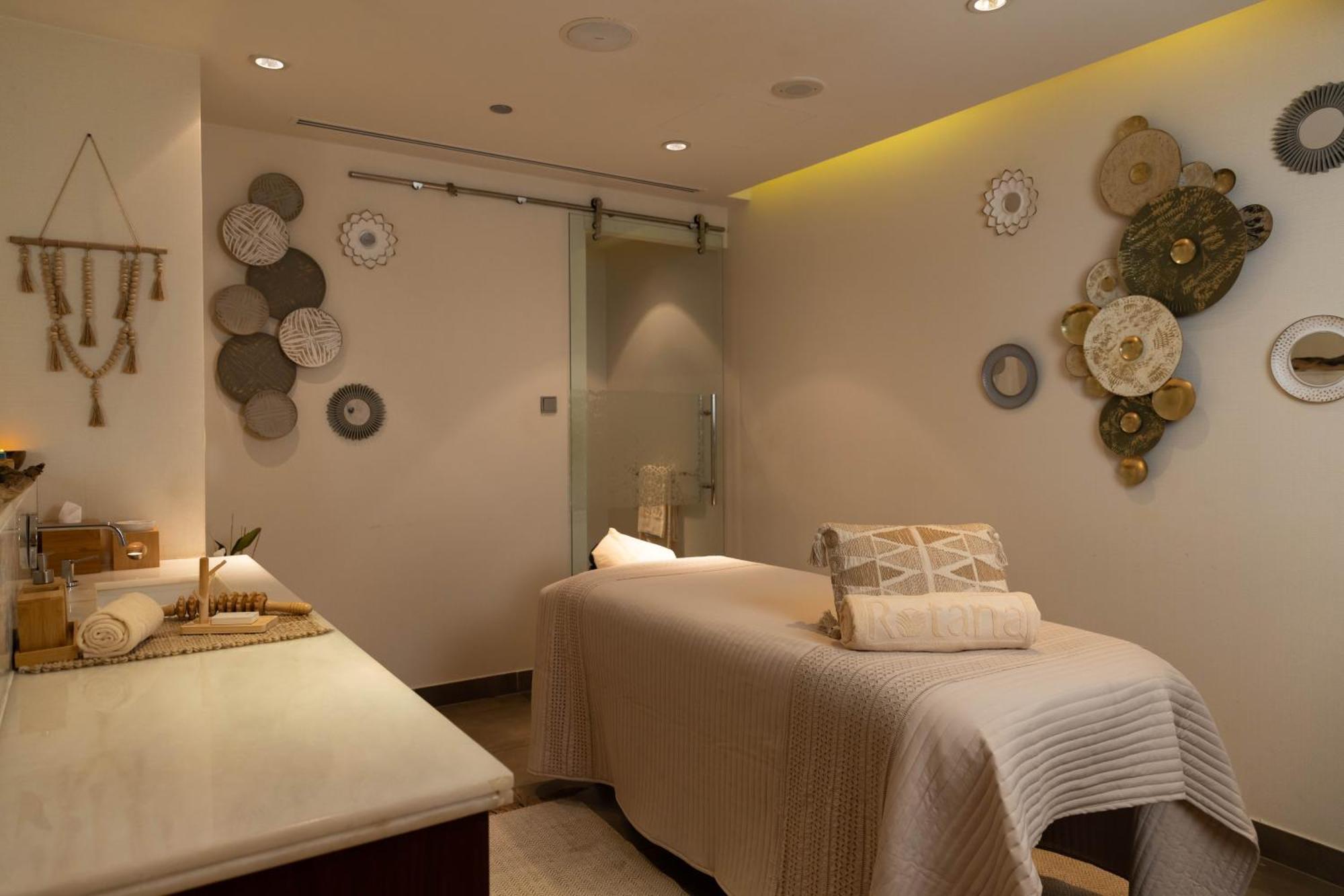 City Centre Rotana Doha Bagian luar foto A treatment room at the spa