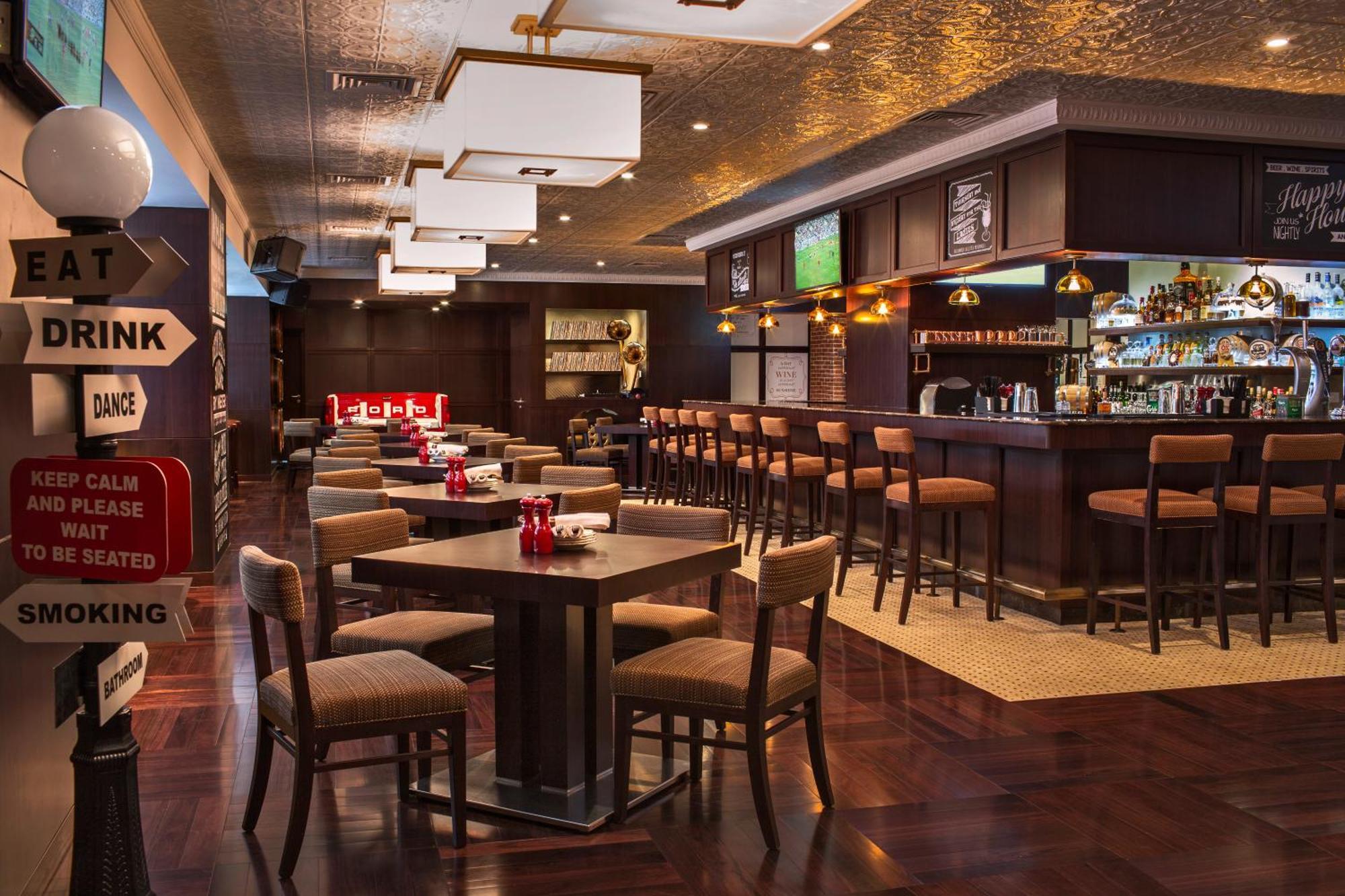 City Centre Rotana Doha Bagian luar foto The interior of a typical bar