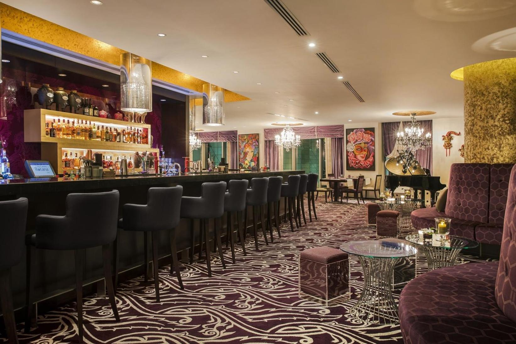 City Centre Rotana Doha Bagian luar foto The bar at the Mandarin Oriental, London