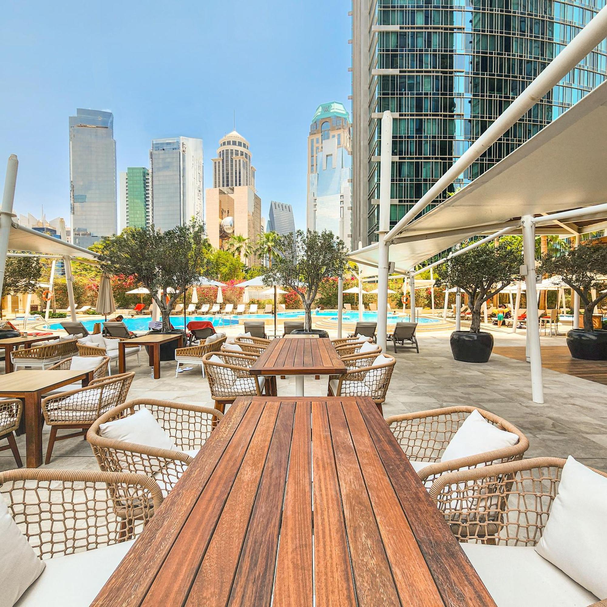City Centre Rotana Doha Bagian luar foto The pool at The Westin